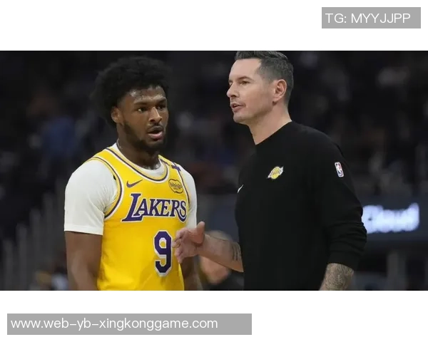 布朗尼左手变向转身后仰压哨命中展现丝滑小连招绝技